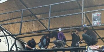 Gerbang DPRD Kaltim Jebol: Rakyat Tak Sabar Menunggu Hak Angket
